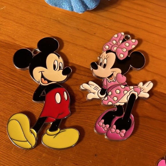 Disney, Nintendo, peanuts,different character ornaments to decorate this holiday - Picture 2 of 5